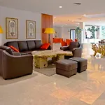 Hotel De 4*