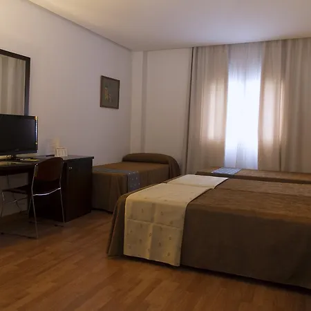 Hotel De 4*